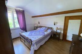 Beautiful Traditional Villa with Lovely Garden