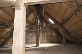 Town House to Renovate, Good Project