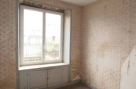 Town House to Renovate, Good Project