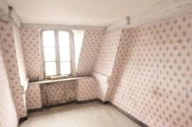 Town House to Renovate, Good Project