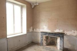 Town House to Renovate, Good Project