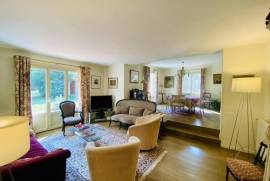 Magnificent Villa with Studio and Land