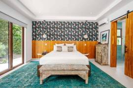 Las Golondrinas 32, Casa Luminosa: Modern Luxury Retreat Steps from Playa Bonita in Hacienda Pinilla