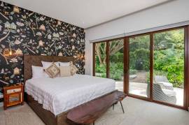 Las Golondrinas 32, Casa Luminosa: Modern Luxury Retreat Steps from Playa Bonita in Hacienda Pinilla