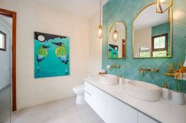 Las Golondrinas 32, Casa Luminosa: Modern Luxury Retreat Steps from Playa Bonita in Hacienda Pinilla