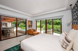 Las Golondrinas 32, Casa Luminosa: Modern Luxury Retreat Steps from Playa Bonita in Hacienda Pinilla