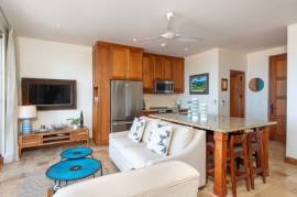 42 Plaza Central: Penthouse Living with Panoramic Ocean Views in Las Catalinas