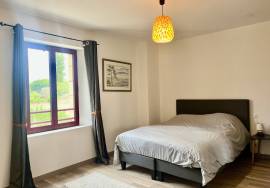 MONPAZiER: Perigourdine contemporaine avec piscine, terrain constructible.