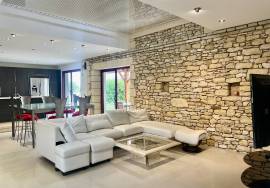 MONPAZiER: Perigourdine contemporaine avec piscine, terrain constructible.