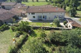 Charming 4-Bedroom Stone Home with Walled Garden in the Heart of the Charente Countryside - €269900