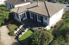 Charming 3-Bedroom Bungalow with Basement and Mature Gardens  Ruffec - €122995