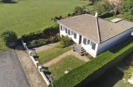 Charming 3-Bedroom Bungalow with Basement and Mature Gardens  Ruffec - €122995