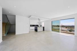 Wonderful new 3+1 bedroom villa - 190 m2 in Mexilhoeira Grande - Portimão