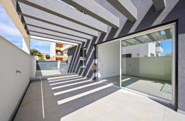 Wonderful new 3+1 bedroom villa - 190 m2 in Mexilhoeira Grande - Portimão