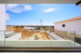 Wonderful new 3+1 bedroom villa - 190 m2 in Mexilhoeira Grande - Portimão
