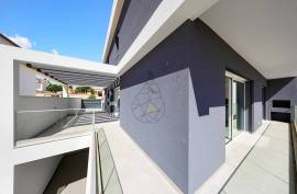 Wonderful new 3+1 bedroom villa - 190 m2 in Mexilhoeira Grande - Portimão