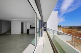 Wonderful new 3+1 bedroom villa - 190 m2 in Mexilhoeira Grande - Portimão