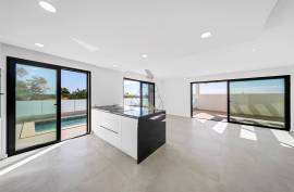 Wonderful new 3+1 bedroom villa with swimming pool - 185 m2 in Mexilhoeira Grande - Portimão