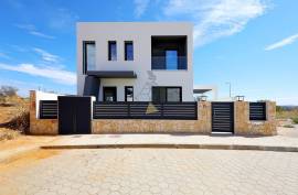 Wonderful new 3+1 bedroom villa with swimming pool - 185 m2 in Mexilhoeira Grande - Portimão