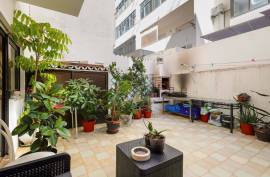 3 bedroom apartment with garage and terrace in the center of Portimão