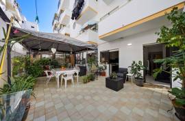 3 bedroom apartment with garage and terrace in the center of Portimão