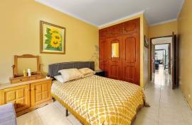 3 bedroom apartment with garage and terrace in the center of Portimão