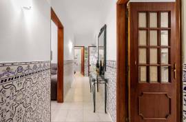3 bedroom apartment with garage and terrace in the center of Portimão