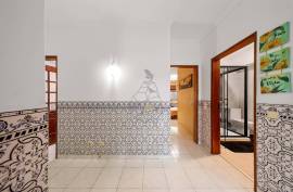 3 bedroom apartment with garage and terrace in the center of Portimão