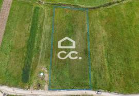 Plot of land with 1,260m2 in a quiet village — just minutes from the city