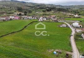 Plot of land with 1,260m2 in a quiet village — just minutes from the city