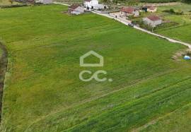 Plot of land with 1,260m2 in a quiet village — just minutes from the city