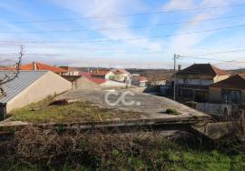House with three floors for restoration with land on the outskirts of Chaves
