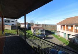 House with three floors for restoration with land on the outskirts of Chaves
