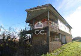 House with three floors for restoration with land on the outskirts of Chaves