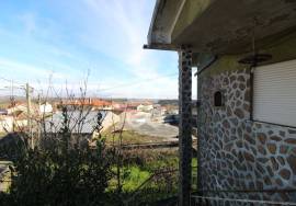 House with three floors for restoration with land on the outskirts of Chaves