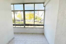 Apartamento T2 em Oeiras com Arrecadação