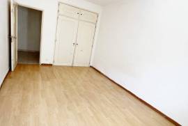 Apartamento T2 em Oeiras com Arrecadação