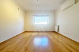 Apartamento T3 com Garagem nos Jardins da Parede