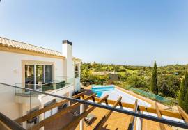 Three-bedroom villa with heated pool inserted in the Pestana Vale da Pinta Golf Resort, Carvoeiro – Algarve