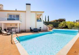 Three-bedroom villa with heated pool inserted in the Pestana Vale da Pinta Golf Resort, Carvoeiro – Algarve