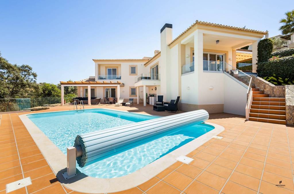Three-bedroom villa with heated pool inserted in the Pestana Vale da Pinta Golf Resort, Carvoeiro – Algarve