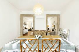Alfama - Renovated T4 apartment with garden and parking