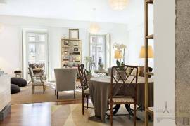 Alfama - Renovated T4 apartment with garden and parking