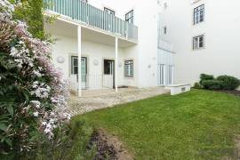 Alfama - Renovated T4 apartment with garden and parking