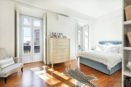 Alfama - Renovated T4 apartment with garden and parking