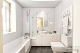 Alfama - Renovated T4 apartment with garden and parking