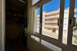 Large 2 Bed Apartment in Alsakia with Distant sea views !!