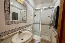 Large 2 Bed Apartment in Alsakia with Distant sea views !!
