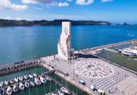 Bright 2 bedroom apartment in the heart of Belém