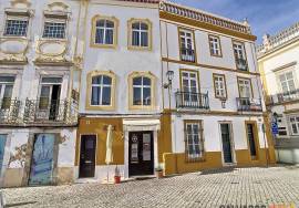 Property for rent in the Historic Center of Elvas, in the heart of Praça da Républica